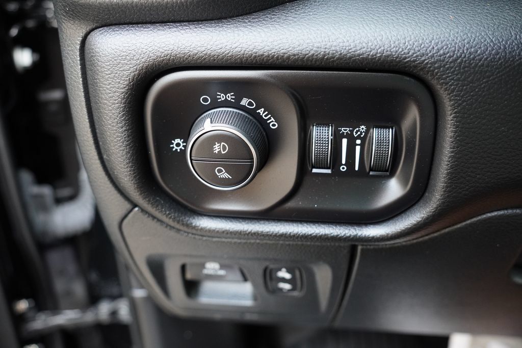 Used 2023 RAM 1500 Laramie AWD/4WD image 24