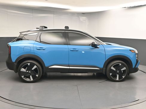 Used 2025 Nissan Kicks SR w/ Illumination Package FWD image 8