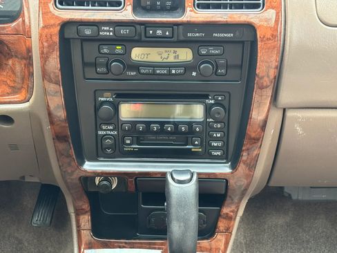 Used 2000 Toyota 4Runner Limited AWD/4WD image 31