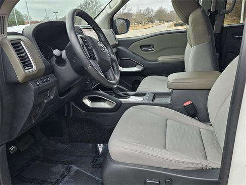 Used 2022 Nissan Frontier SV image 5