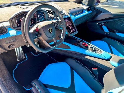 Used 2025 Lamborghini Revuelto AWD/4WD image 19