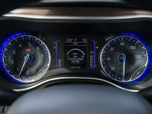 Used 2019 Chrysler Pacifica L FWD image 23