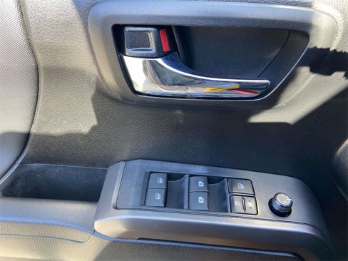 Used 2021 Toyota Tacoma TRD Off-Road image 11