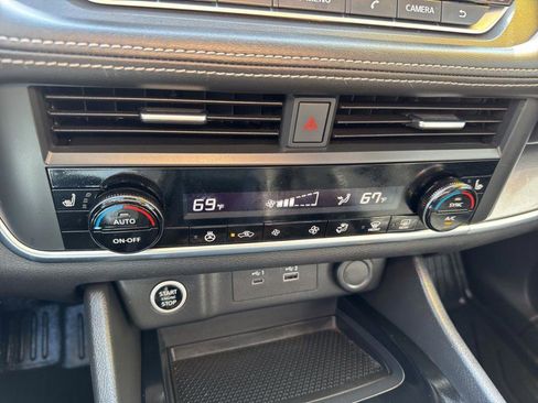 Used 2023 Nissan Rogue SV w/ SV Premium B Package image 14