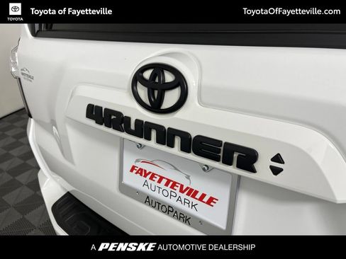 Used 2021 Toyota 4Runner SR5 Premium w/ Moonroof Package AWD/4WD image 24