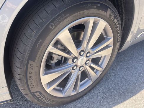 Used 2023 Cadillac XT6 Premium Luxury w/ Technology Package AWD/4WD image 2