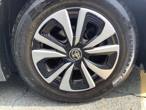 Used 2017 Toyota Prius Prime Advanced FWD image 18