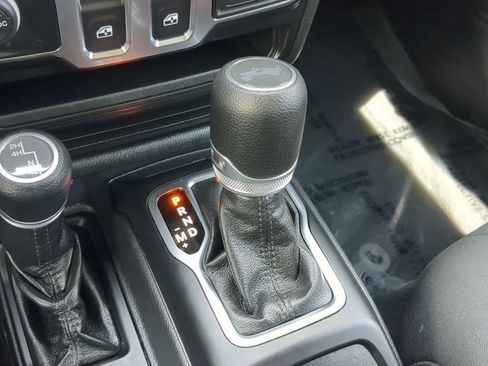 Used 2022 Jeep Wrangler Sport AWD/4WD image 22