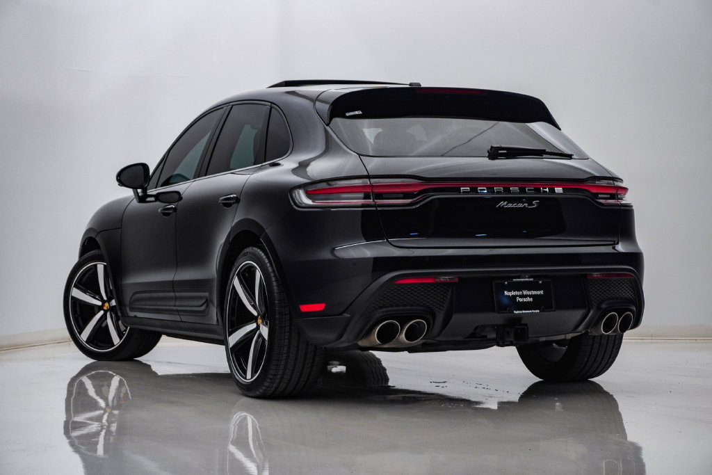 Certified 2022 Porsche Macan S AWD/4WD image 3