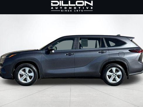 Used 2024 Toyota Highlander LE AWD/4WD image 7