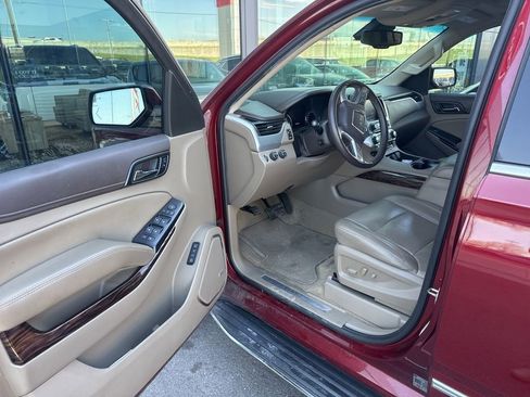 Used 2017 GMC Yukon XL SLT w/ Premium Edition image 8