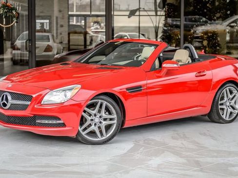 Used 2015 Mercedes-Benz SLK 250 image 2