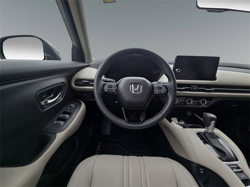 Used 2025 Honda HR-V EX-L image 16