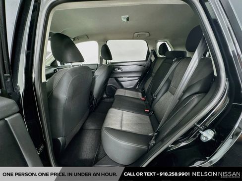 Certified 2025 Nissan Rogue SV FWD image 22