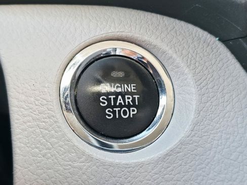 Used 2015 Toyota Sienna XLE FWD image 32