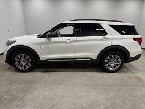 Used 2025 Ford Explorer Active w/ Active Comfort Package AWD/4WD image 9