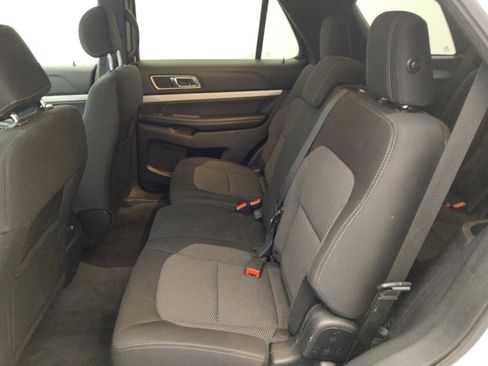 Used 2017 Ford Explorer XLT w/ Equipment Group 201A FWD image 18