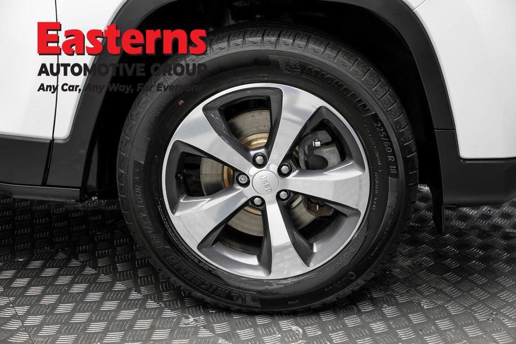 Used 2019 Jeep Cherokee Limited AWD/4WD image 34