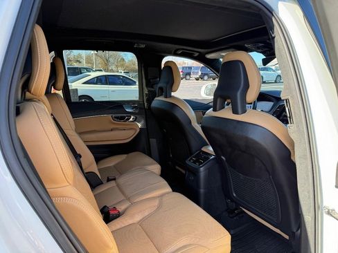 Used 2021 Volvo XC90 T8 Inscription w/ Lounge Package image 11