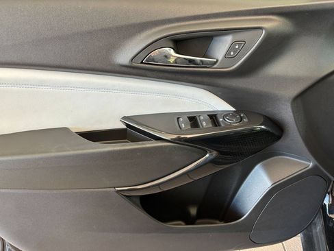 Used 2025 Chevrolet Trax LT FWD image 18