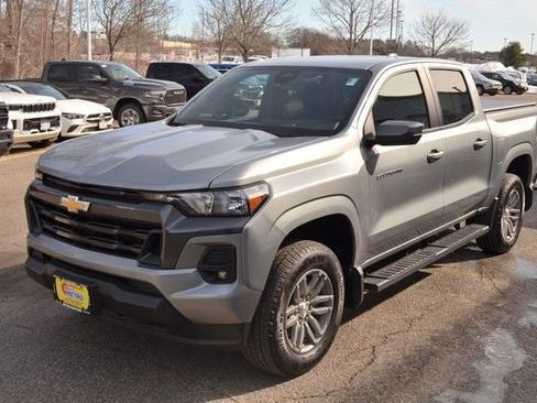 Used 2024 Chevrolet Colorado LT w/ LT Convenience Package II image 4