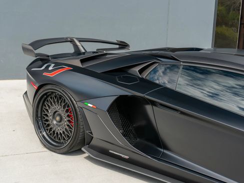 Used 2020 Lamborghini Aventador SVJ AWD/4WD image 37
