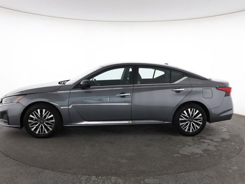 Used 2025 Nissan Altima 2.5 SV image 7