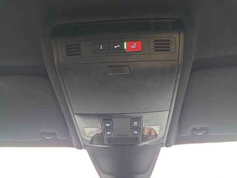 Used 2023 Volkswagen Tiguan SE FWD image 34