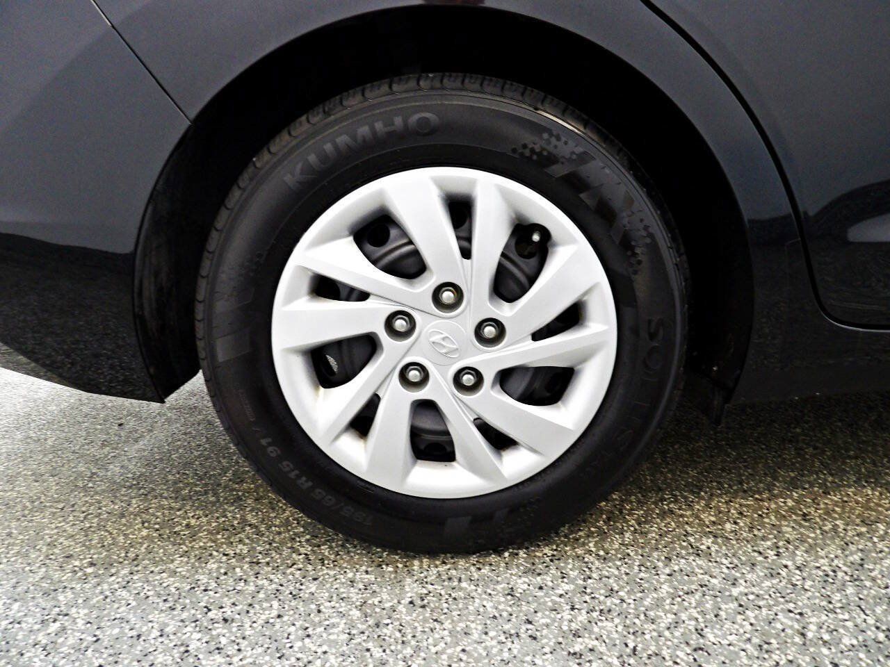 Used 2019 Hyundai Elantra SE w/ Cargo Package FWD image 23