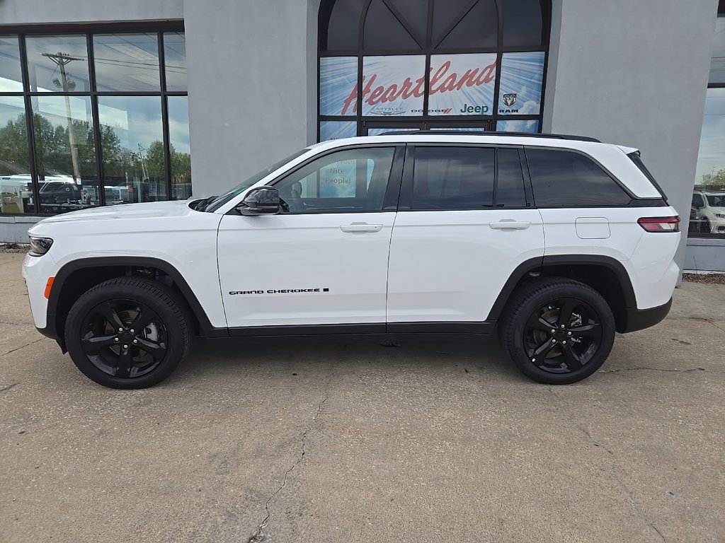 New 2026 Jeep Grand Cherokee Limited w/ Limited Altitude Package AWD/4WD image 4