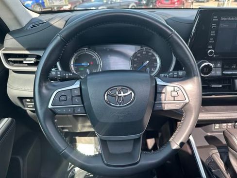 Used 2022 Toyota Highlander XLE image 14