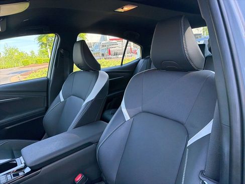 Used 2025 Toyota Camry SE image 9