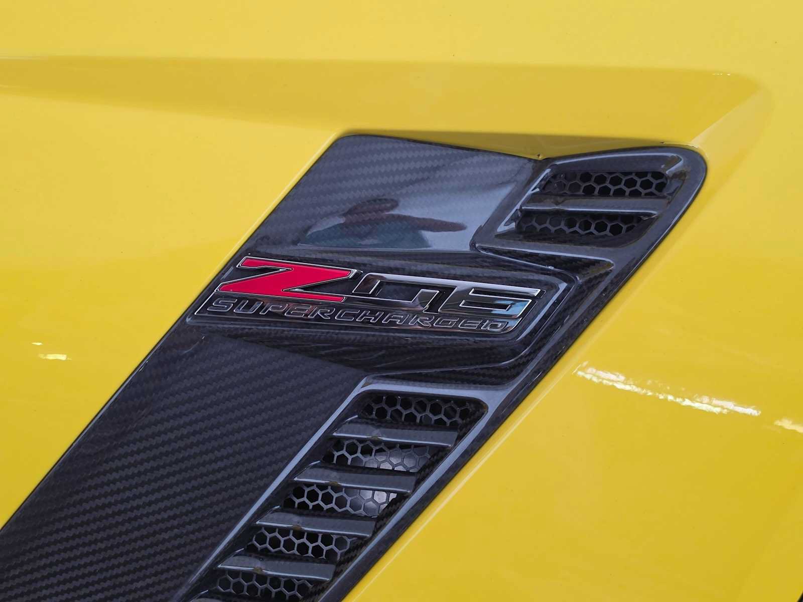 Used 2016 Chevrolet Corvette Z06 w/ 3LZ Preferred Equipment Group RWD image 10