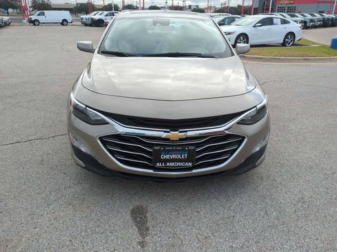 Used 2023 Chevrolet Malibu LT image 3
