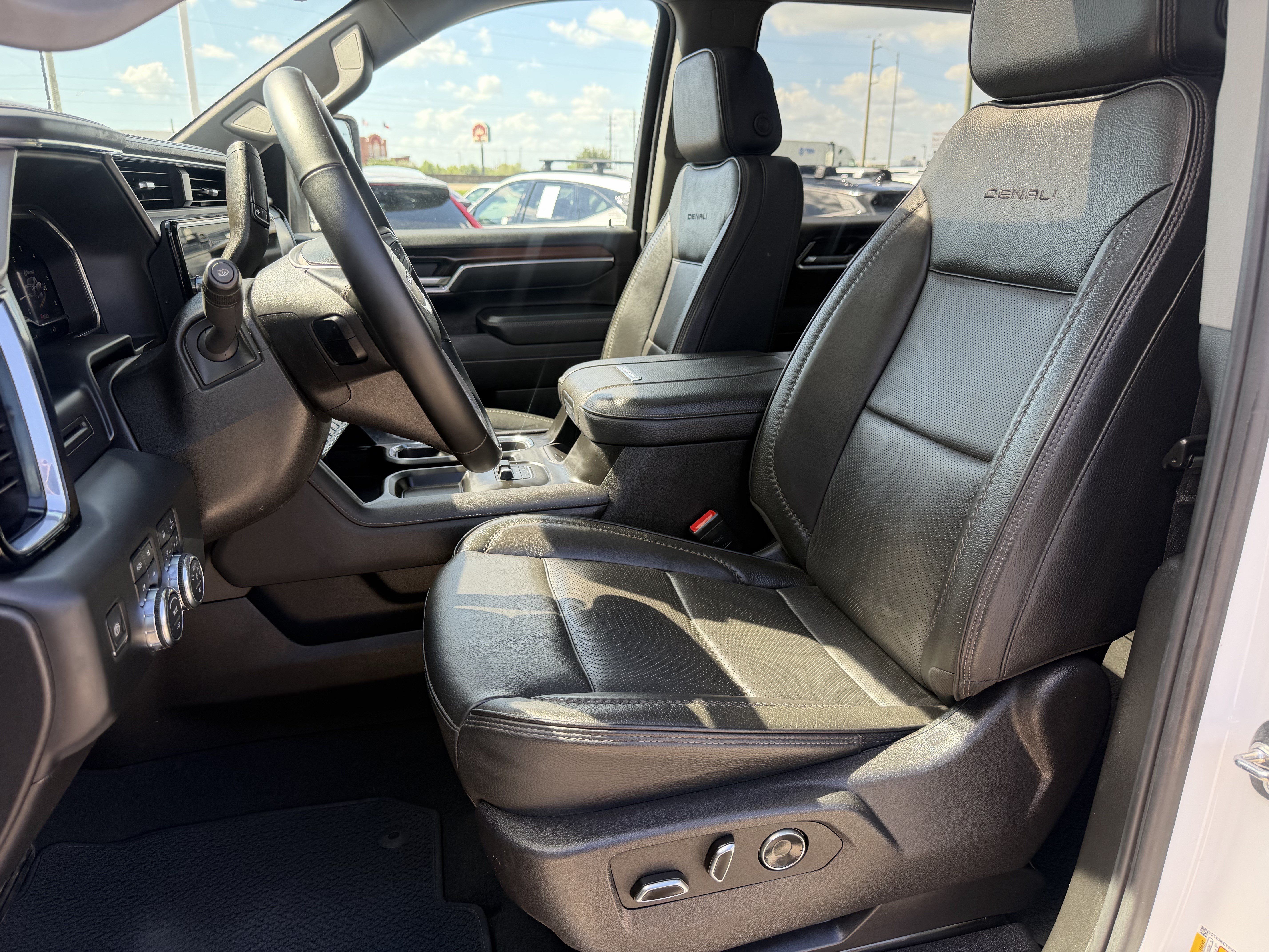 Used 2025 GMC Sierra 3500 Denali AWD/4WD image 24