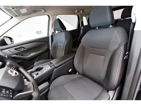 Used 2025 Nissan Rogue S image 27