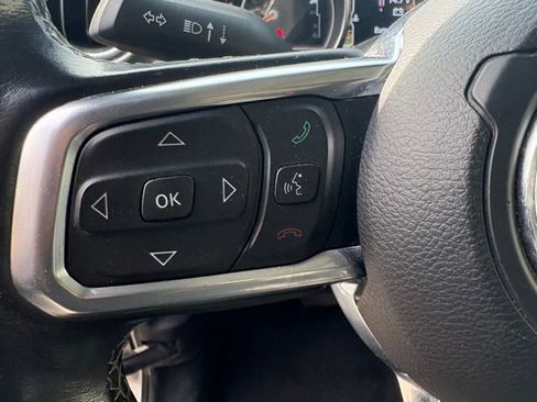 Used 2019 Jeep Wrangler Unlimited Sahara image 16