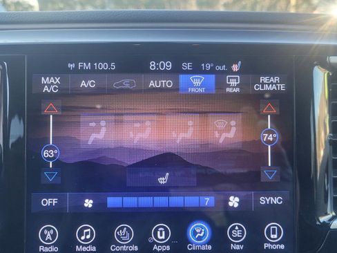 Used 2017 Chrysler Pacifica Touring-L w/ Tire & Wheel Group image 18