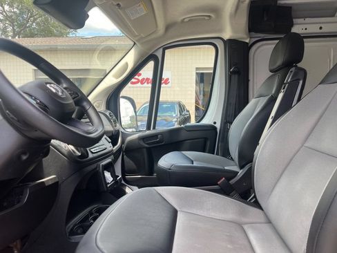 Used 2025 RAM ProMaster 2500 w/ Convenience Group FWD image 2
