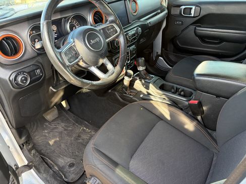 Used 2023 Jeep Gladiator Mojave w/ Cold Weather Group AWD/4WD image 12