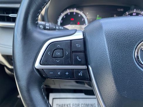 Used 2024 Toyota Highlander LE AWD/4WD image 21