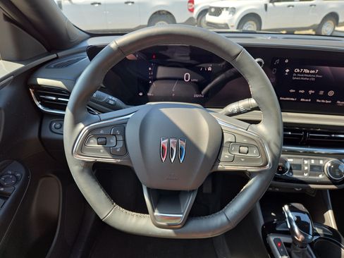 Used 2025 Buick Envista Sport Touring w/ Convenience I Package FWD image 18