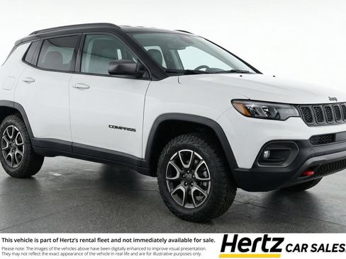 Used 2025 Jeep Compass Trailhawk AWD/4WD image 1