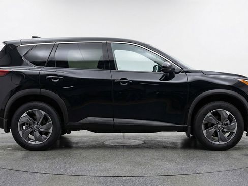 Used 2025 Nissan Rogue SV FWD image 11