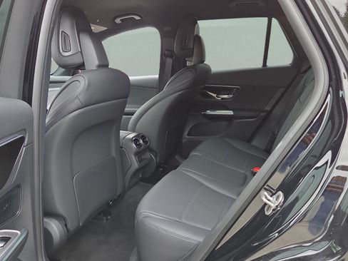 Used 2026 Mercedes-Benz GLC 300 image 11