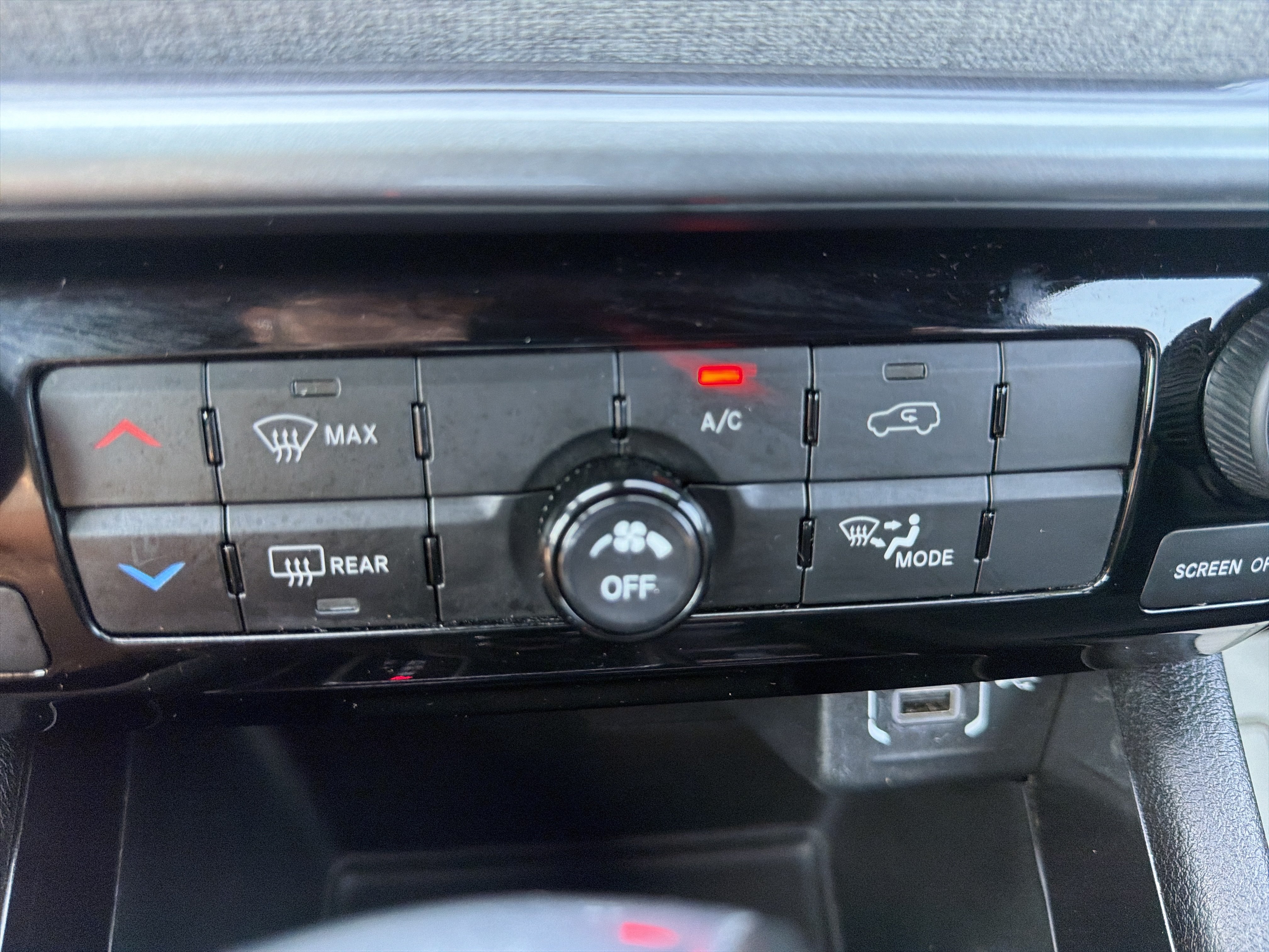 Used 2024 Jeep Compass Latitude AWD/4WD image 28