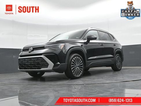 Used 2025 Volkswagen Taos SE FWD image 40