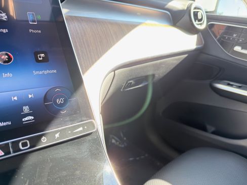 Used 2024 Mercedes-Benz GLC 300 w/ Winter Package image 37