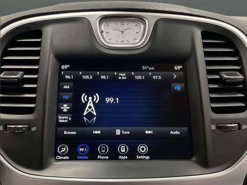 Used 2023 Chrysler 300 Touring w/ Sport Appearance Package image 16