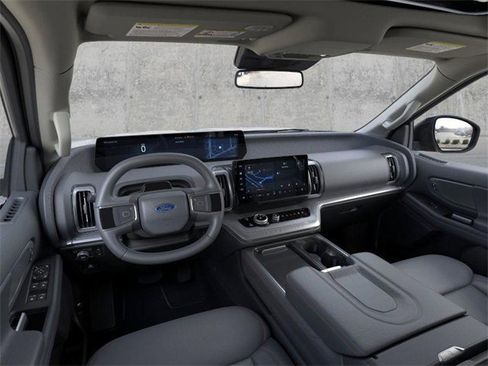 New 2026 Ford Expedition Active image 9